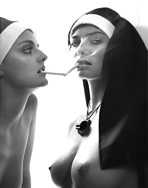 セクシーな修道女たち
 #40298944