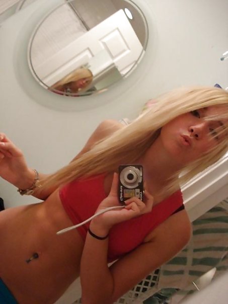 Blond Teen Girl with amazing body Selfshot 1of3 #23400978