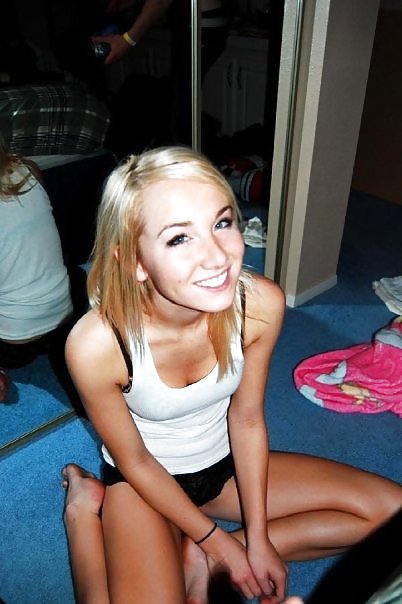 Blond Teen Girl with amazing body Selfshot 1of3 #23401066