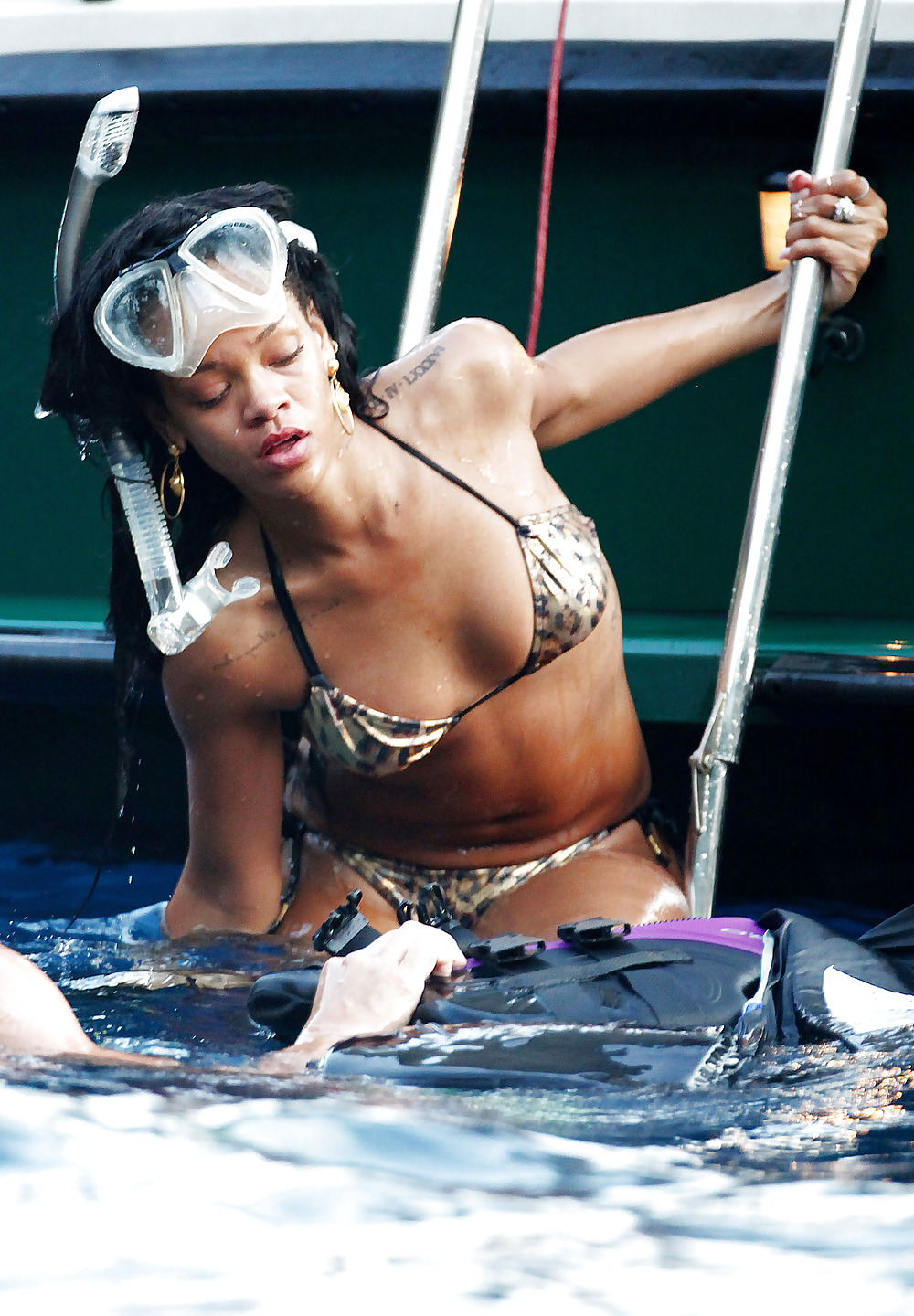 Rihanna on Yacht in Italy TIGHT FUCKABLE ASS #34498073