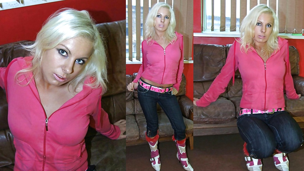 Rubia en un sofá
 #30743163