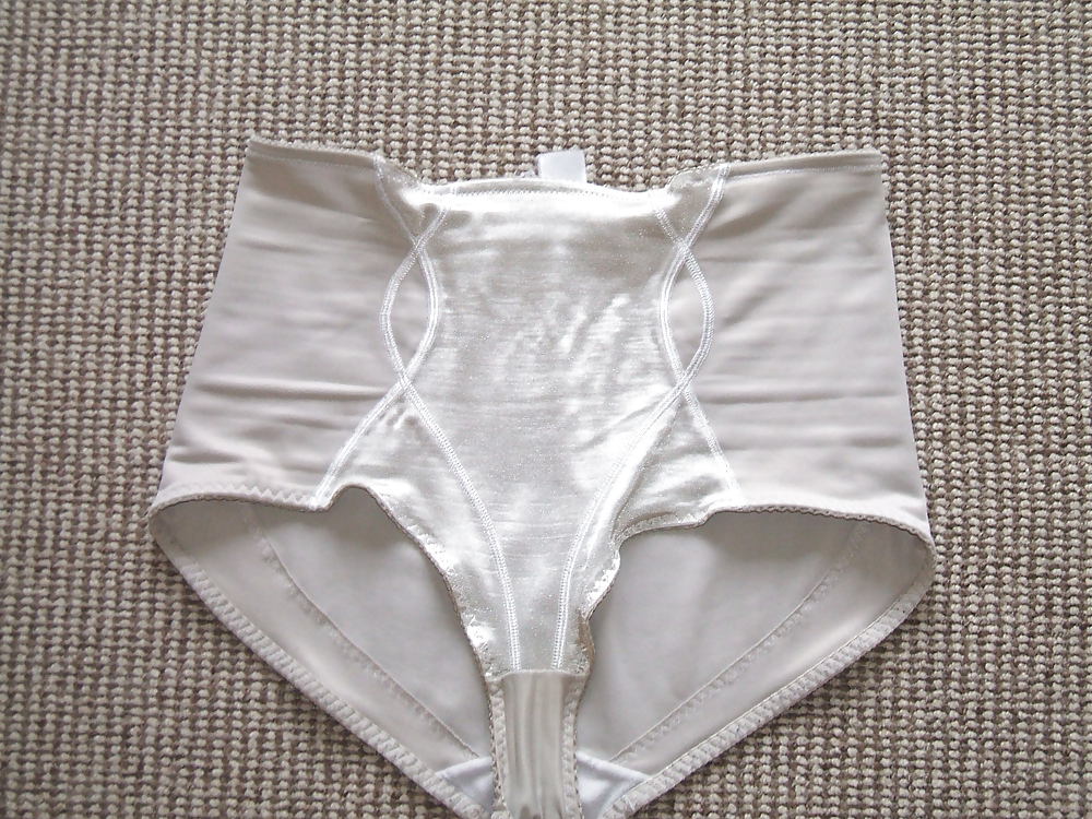 Yo en ropa interior de mi madre
 #37372949