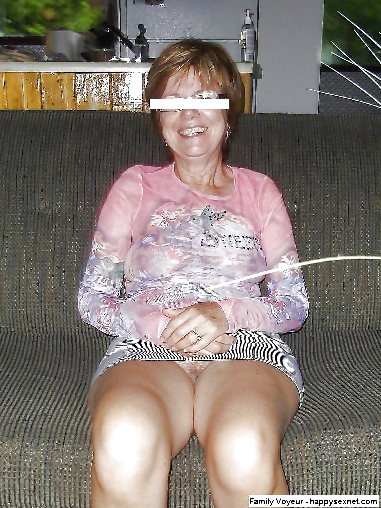 Spying mums #33872374