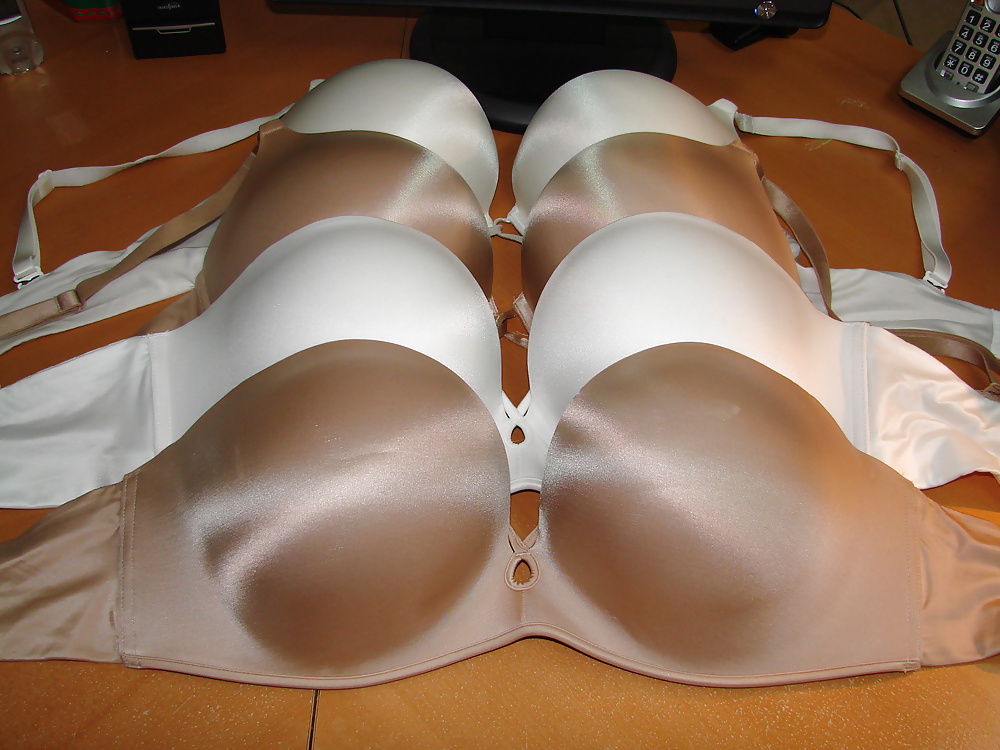 38d gf bombshell kit with strapless ones
 #40126796