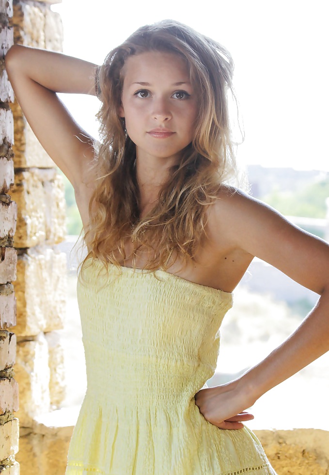 Modelo joven caliente tóxico a
 #37219923