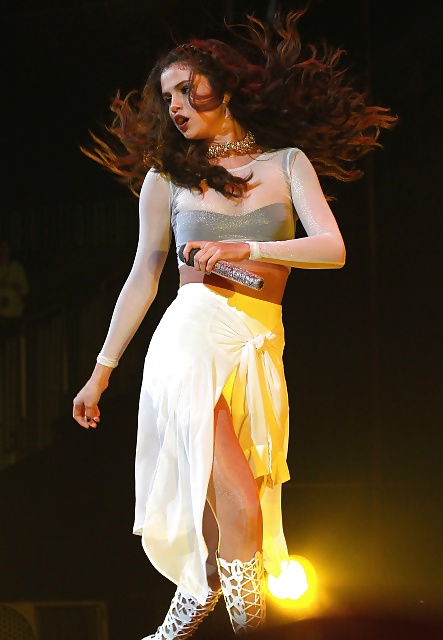 Selena gomez hot star dance tour
 #22882858