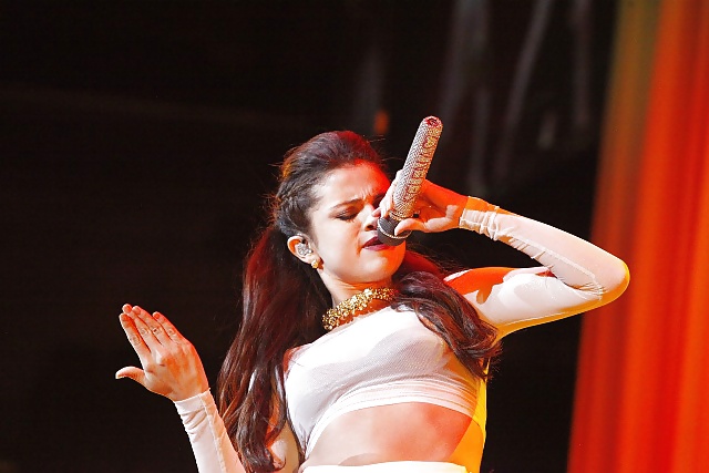 Selena gomez hot star dance tour
 #22882880