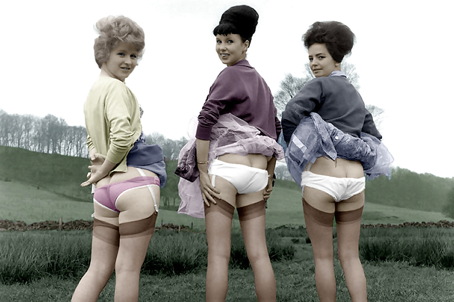Dames Vintages Portant Panties.2 Blanc #33786483