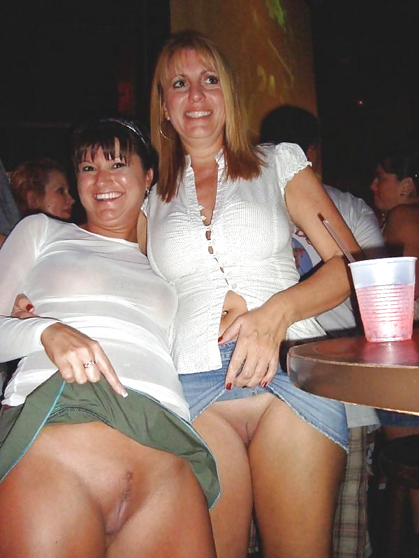 Putas maduras
 #24706677