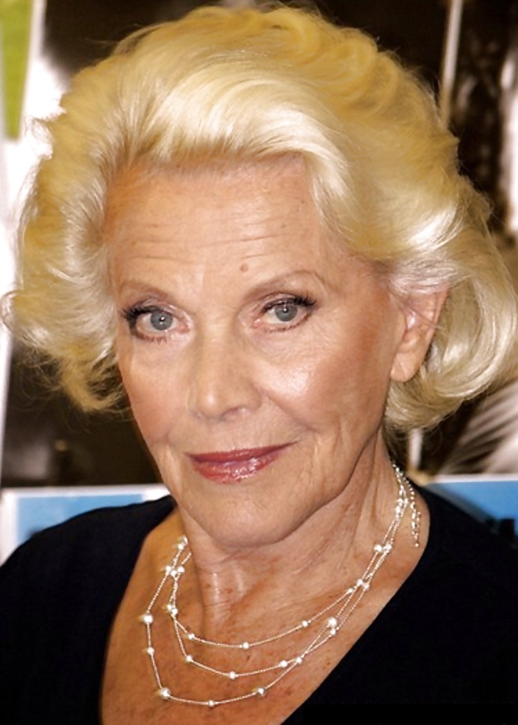 Putas maduras
 #24707184