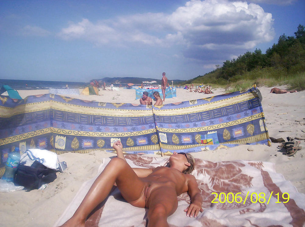 私は、ヌードビーチが大好きです。
 #34006237