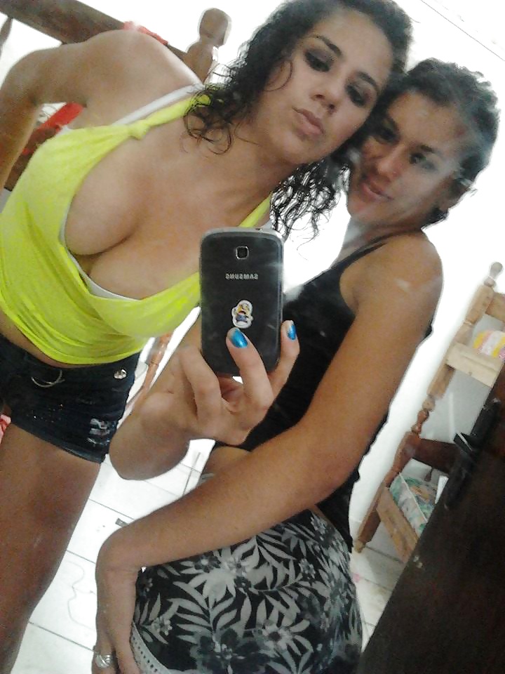 Más tetonas 
 #25441260