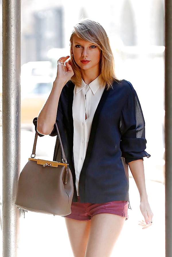 Taylor swift
 #27493205