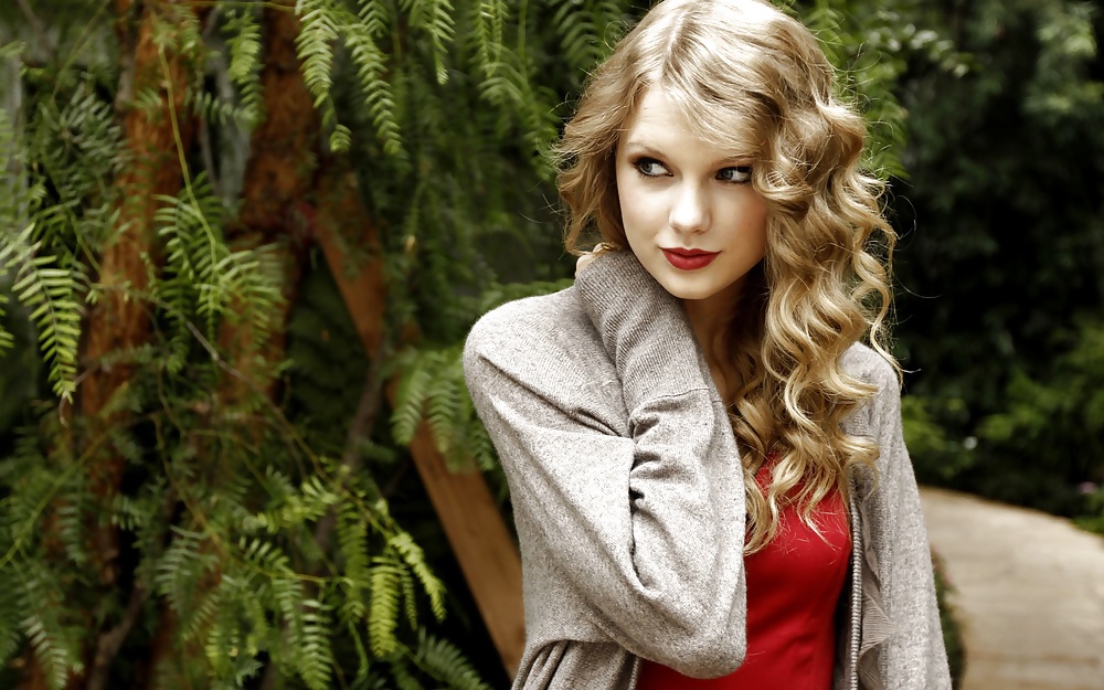 Taylor swift
 #27493436