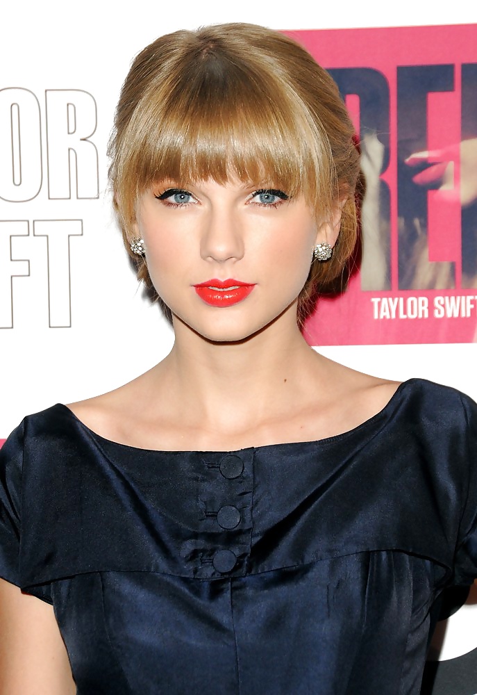 Taylor swift
 #27494896