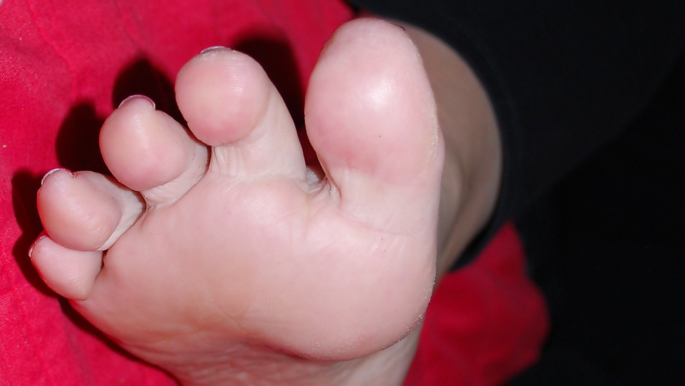 CLOSE UP FEET #33377885