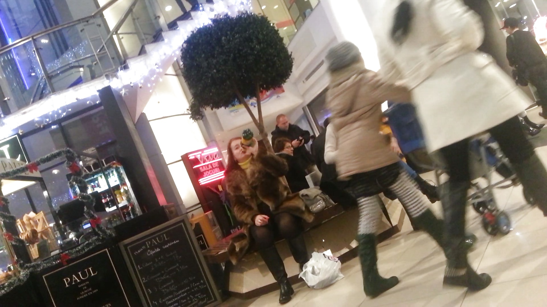 Spy drink women in mall romanian-betiva dupa bere #39172029