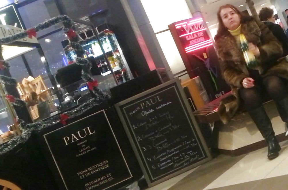 Rumänischen Spion-drink Drunks Frauen Im Mall Nach Bier #39172057