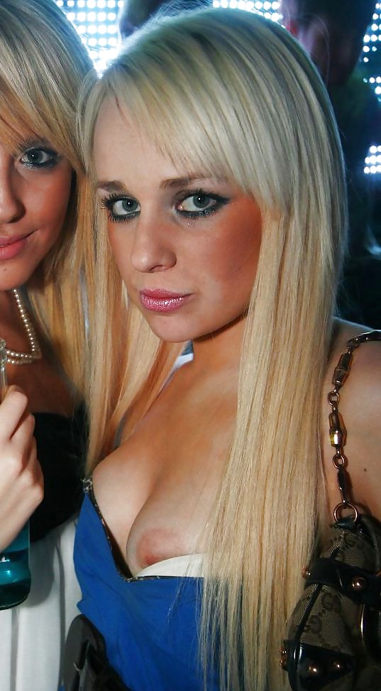 Q le gusta el escote? los nip-slips?
 #28440625