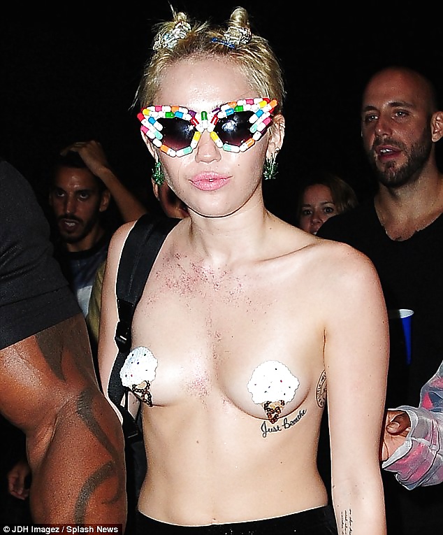 Miley Cyrus topless in public #32701851