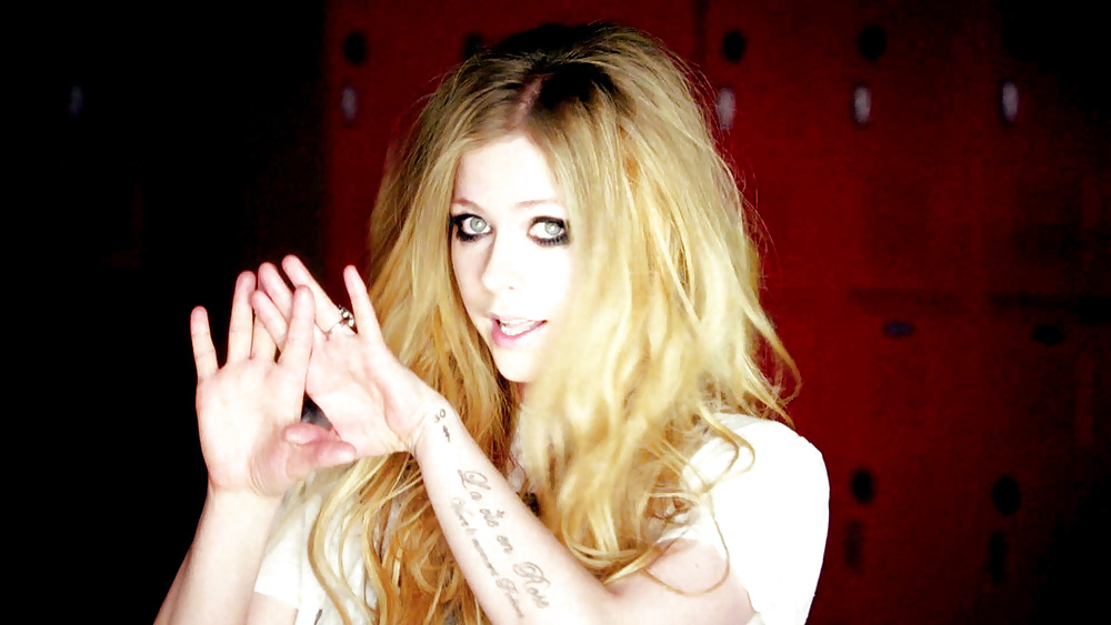 Avril lavigne - silly moments 
 #23537807