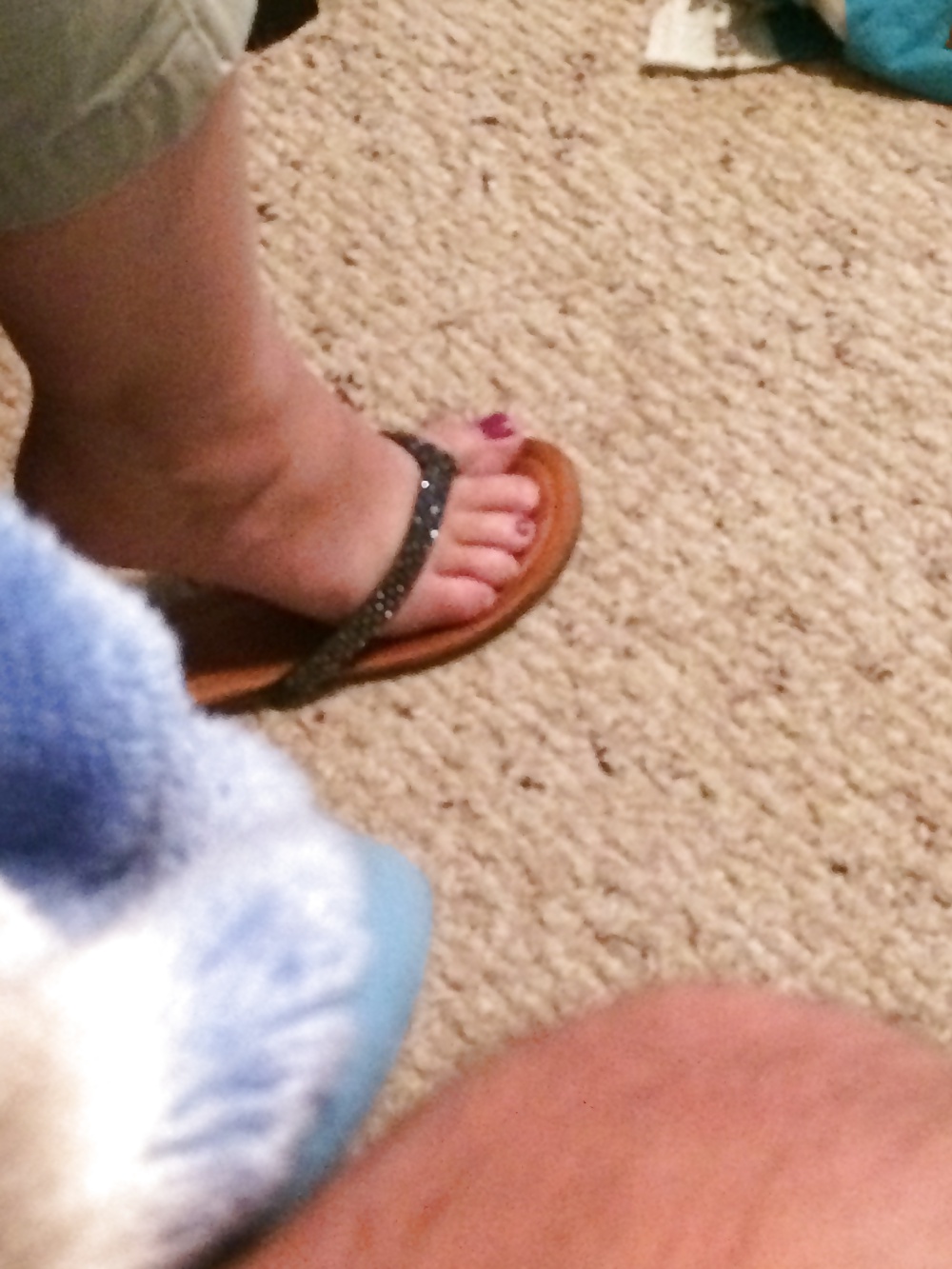 ¡Los lindos pies de la esposa antes del trabajo!
 #28368232
