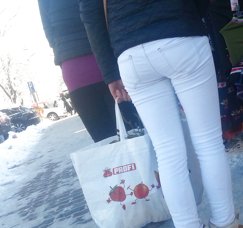 Spy jeans sexy con il culo delle donne rumene
 #41002278