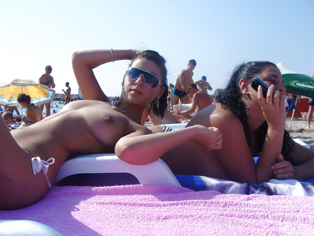 Topless am girls beach #29191345