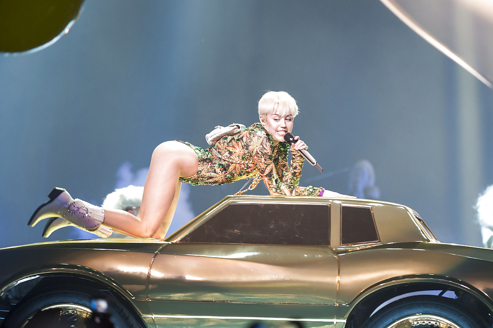 Miley Cyrus, Würde Ich Immer Noch Ficken #24417154