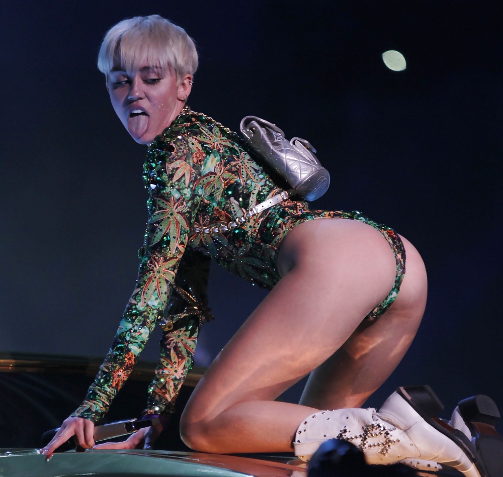 Miley cyrus, aún me la follaría
 #24417288