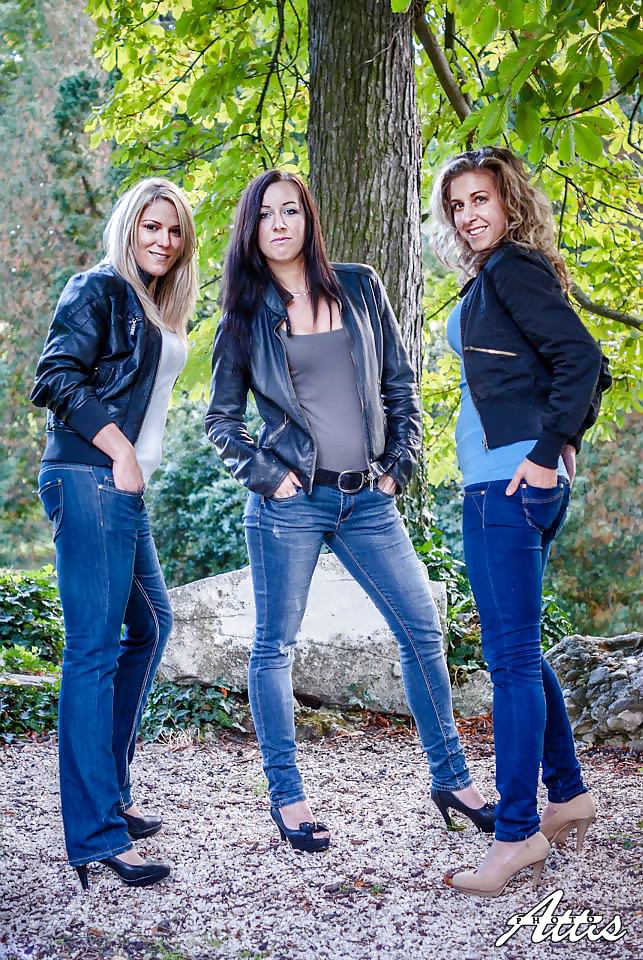 Blue jeans girls #29166383