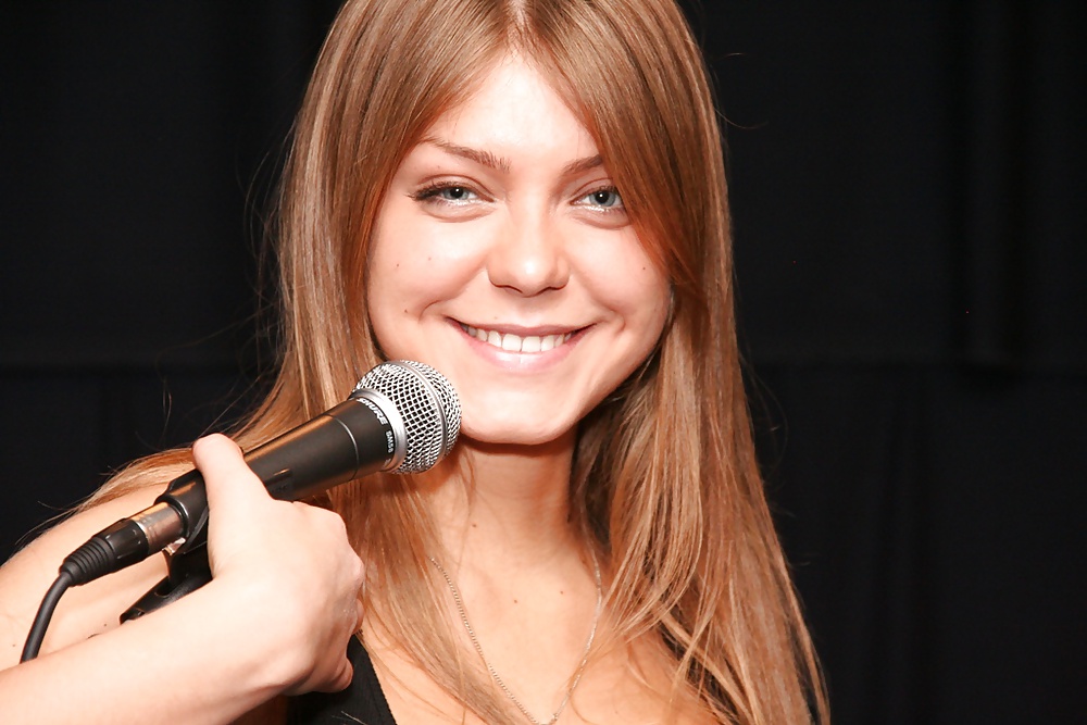Singer Oksana Pochepa (Russia). #40219991