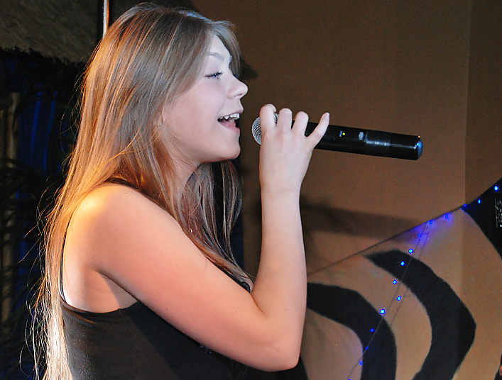 Singer Oksana Pochepa (Russia). #40220060