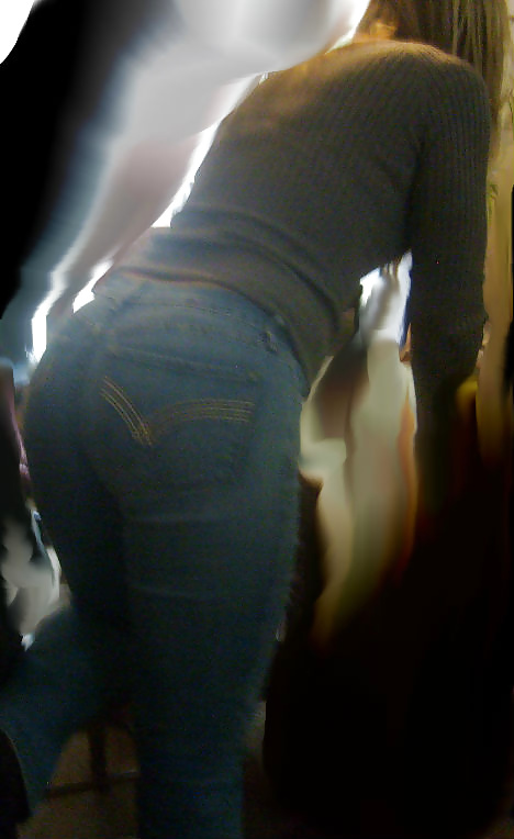 Candid pawg milf's ass in jeans. Rear Cameltoe. #27979540