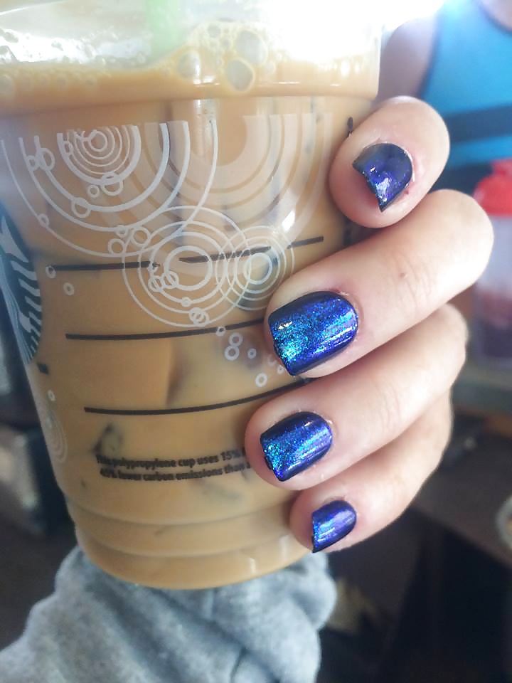 Uñas nuevas y café para empezar la mañana
 #30933848