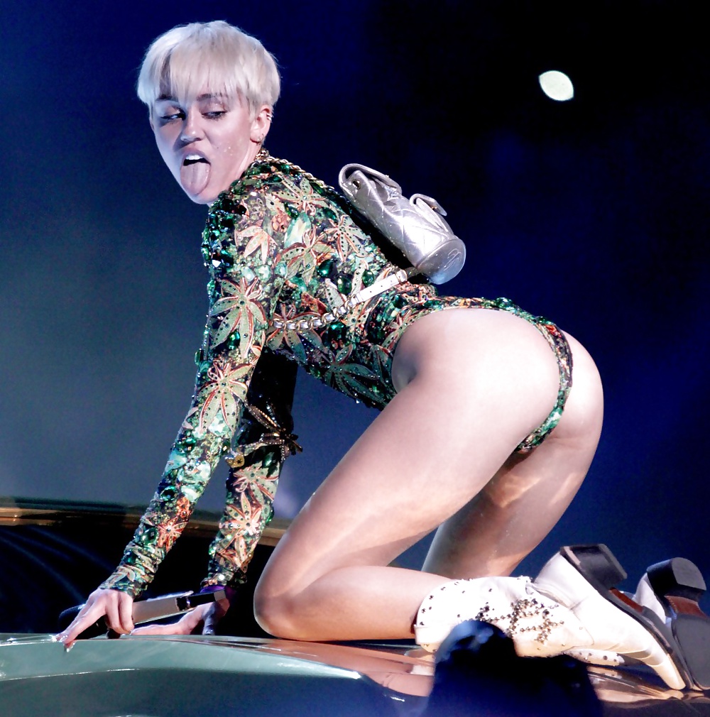 Miley Aime Jouer En Public #28128410