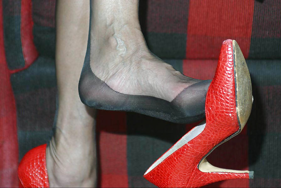 女性の足は完全にファッションのナイロン
 #40627020