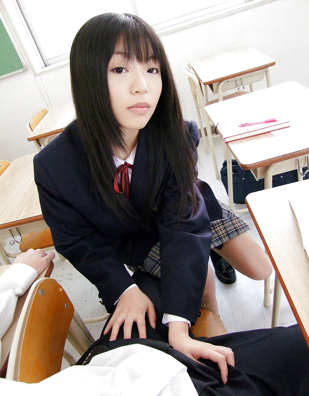 Chica japonesa mamada pública
 #24763316