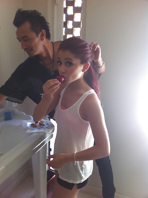 Ariana grande 
 #32435184