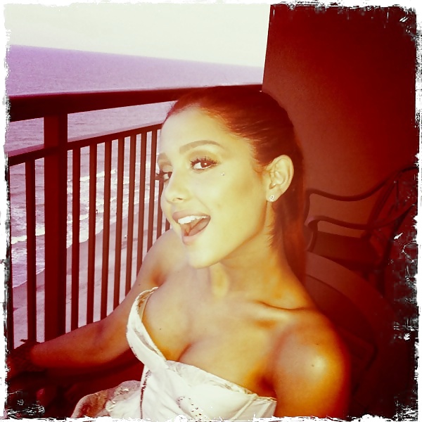 Ariana grande 
 #32435190