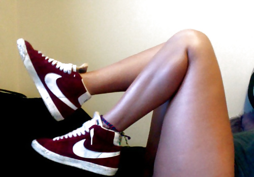 Chicas calientes con zapatillas de deporte v
 #39538706