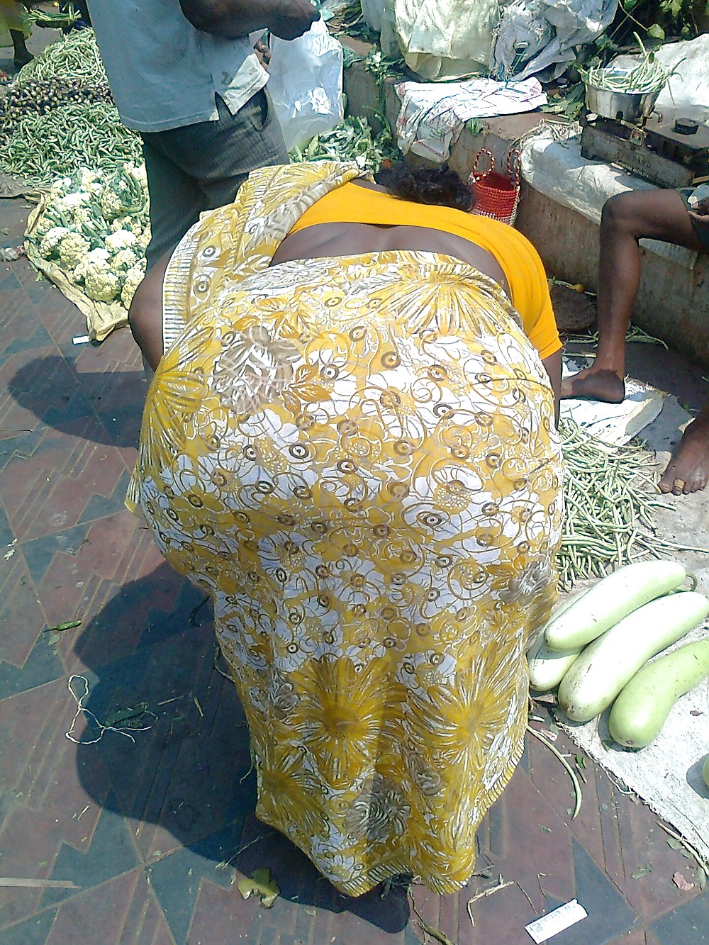 Indian Aunty Bend Over Ass in Saree #38038006