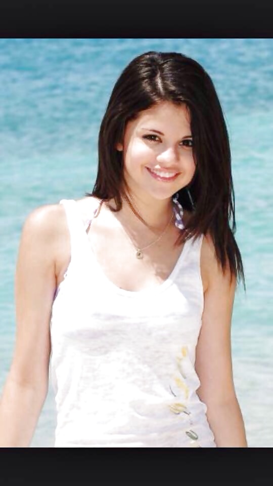 Selena Gomez #28192875