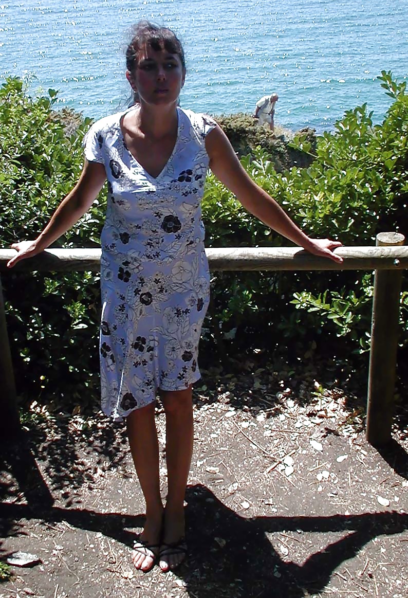 Nadine francese lampeggiante su una spiaggia della Bretagna 2003
 #24663441