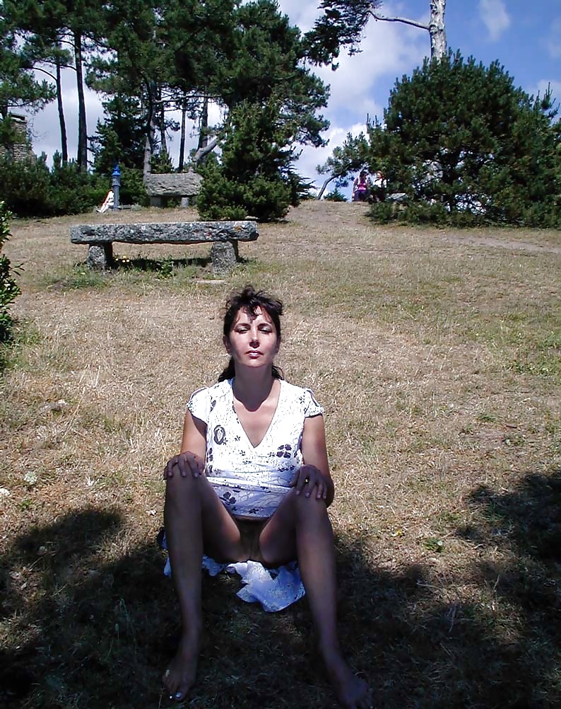 Nadine francese lampeggiante su una spiaggia della Bretagna 2003
 #24663772