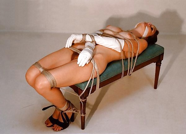 Atada y amarrada
 #27947778