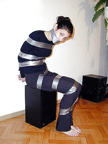 Atada y amarrada
 #27948241