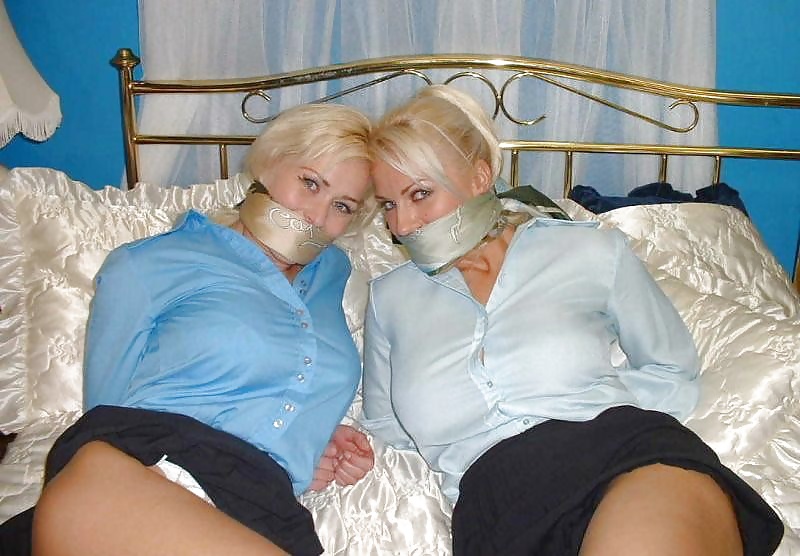 Atada y amarrada
 #27948508