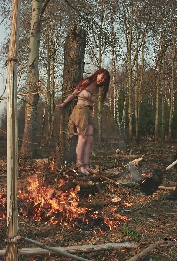 Atada y amarrada
 #27948824