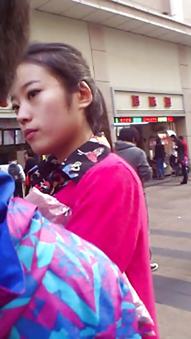 Chicas chinas se corren en público
 #25615210